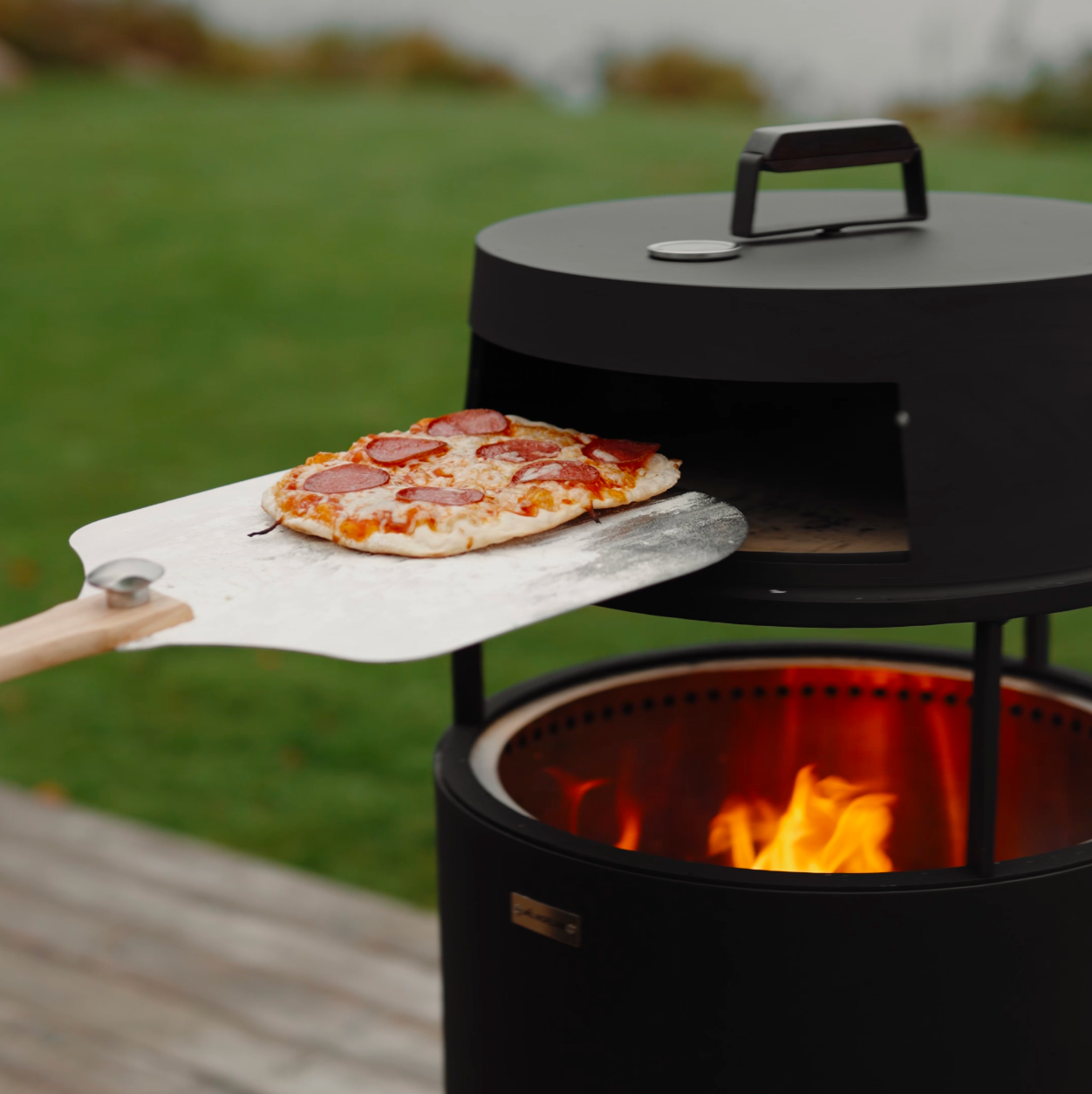 Set: Skara + Deckel + Feuerplatten-Grill + Pizzaofen-Aufsatz