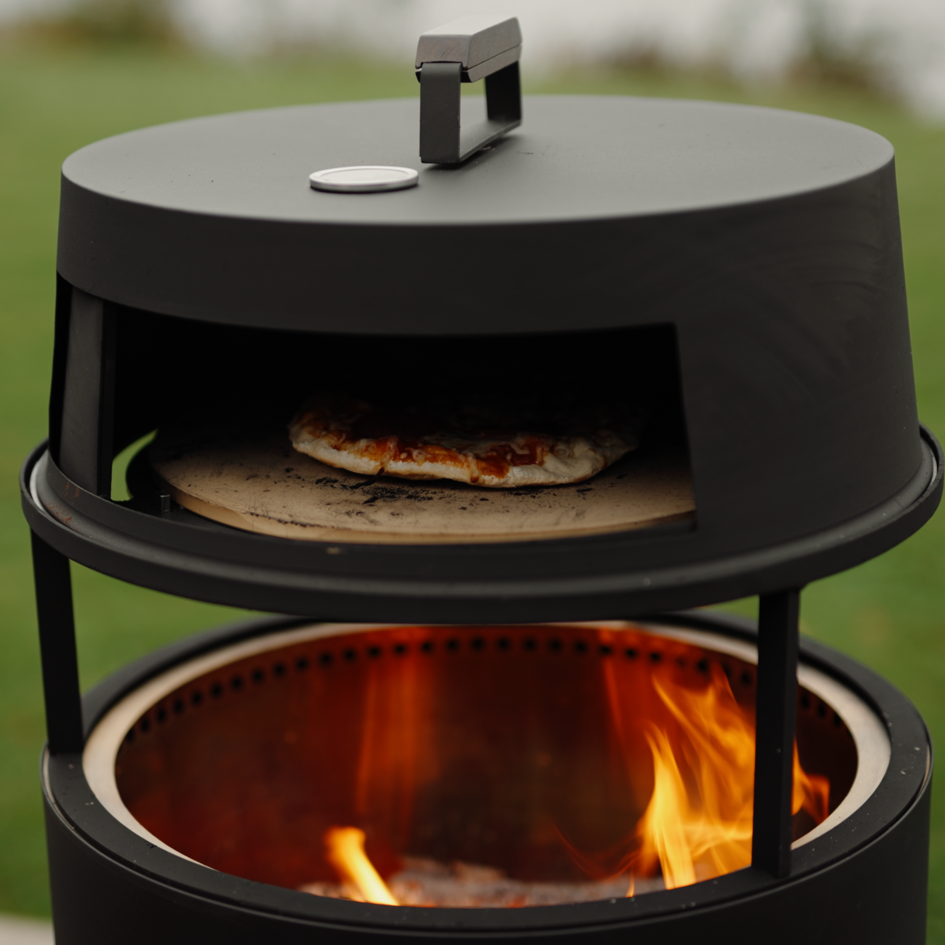Set: Skara + Deckel + Feuerplatten-Grill + Pizzaofen-Aufsatz