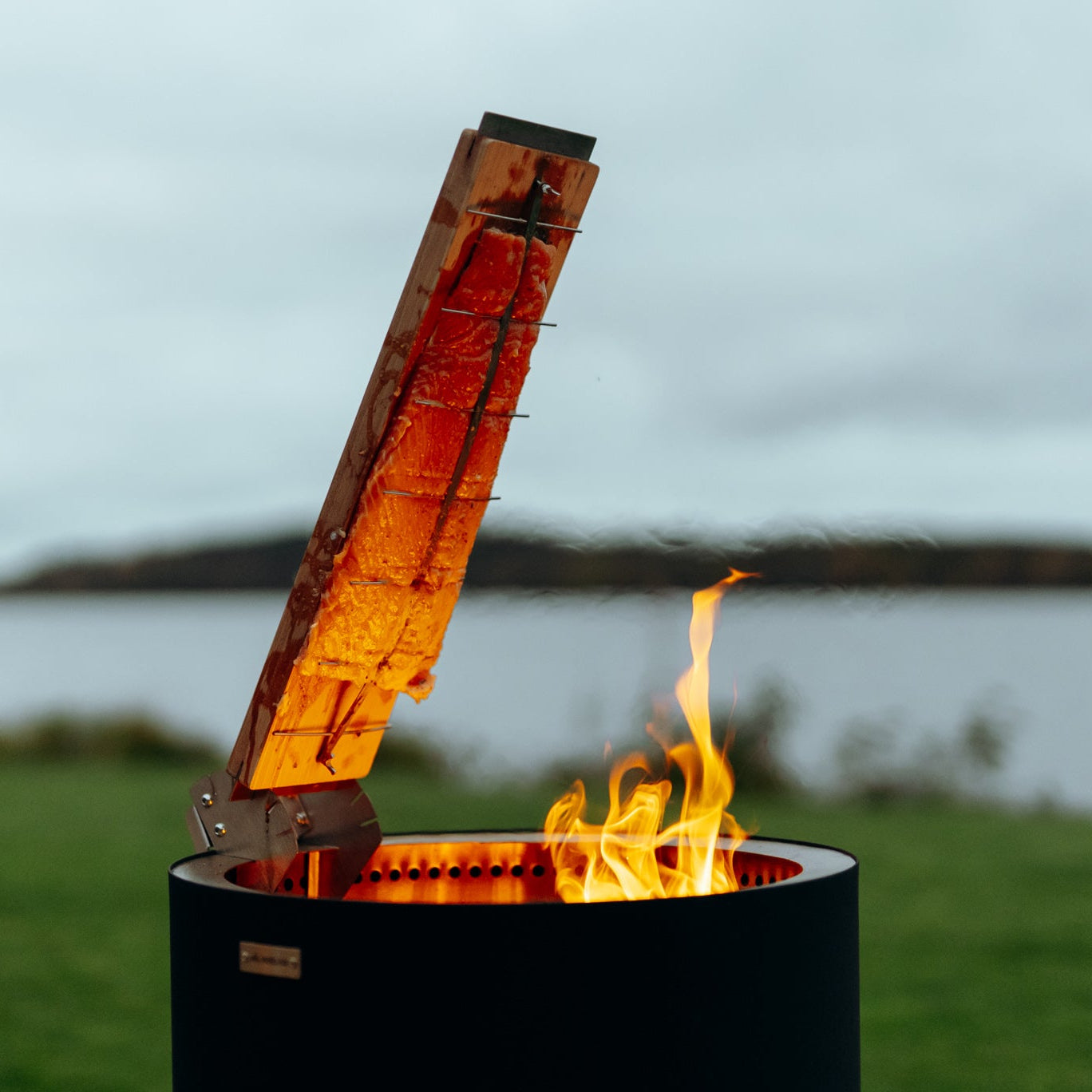 Planche à saumon flambé pour brasero